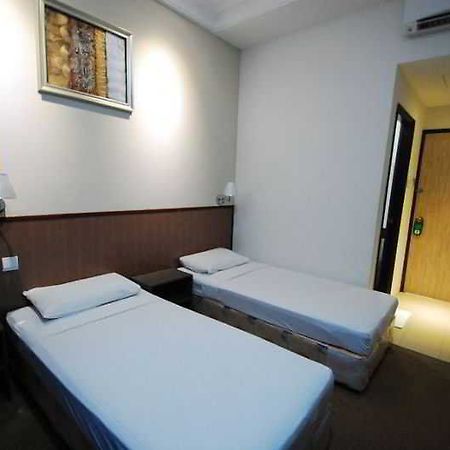 Madras Eminence Hotel สิงคโปร์ ภายนอก รูปภาพ