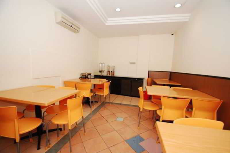 Madras Eminence Hotel สิงคโปร์ ภายนอก รูปภาพ