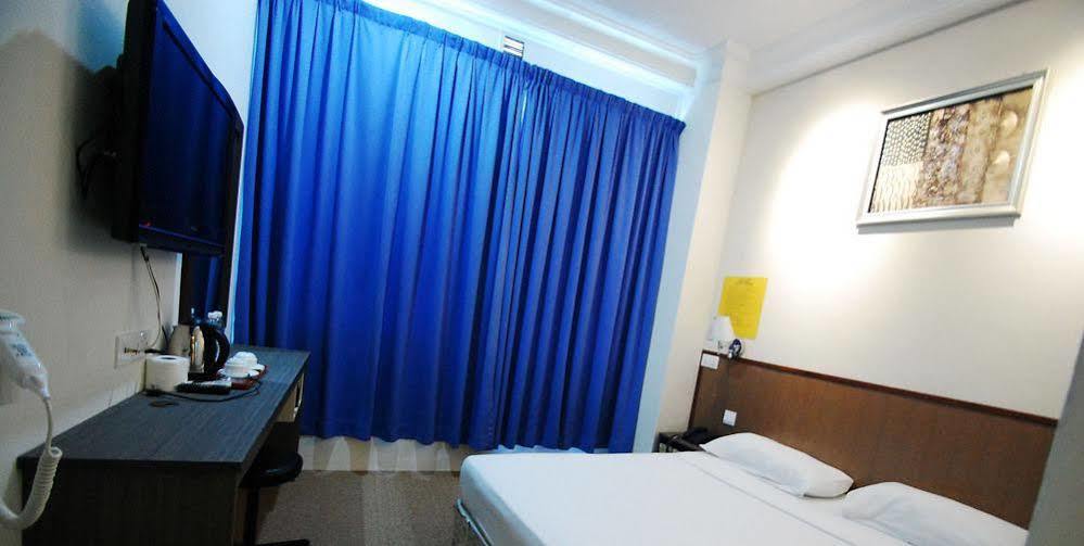 Madras Eminence Hotel สิงคโปร์ ภายนอก รูปภาพ